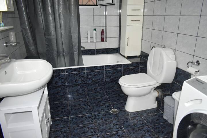 The Red House δίπλα στον μύλο των ξωτικών Apartment *